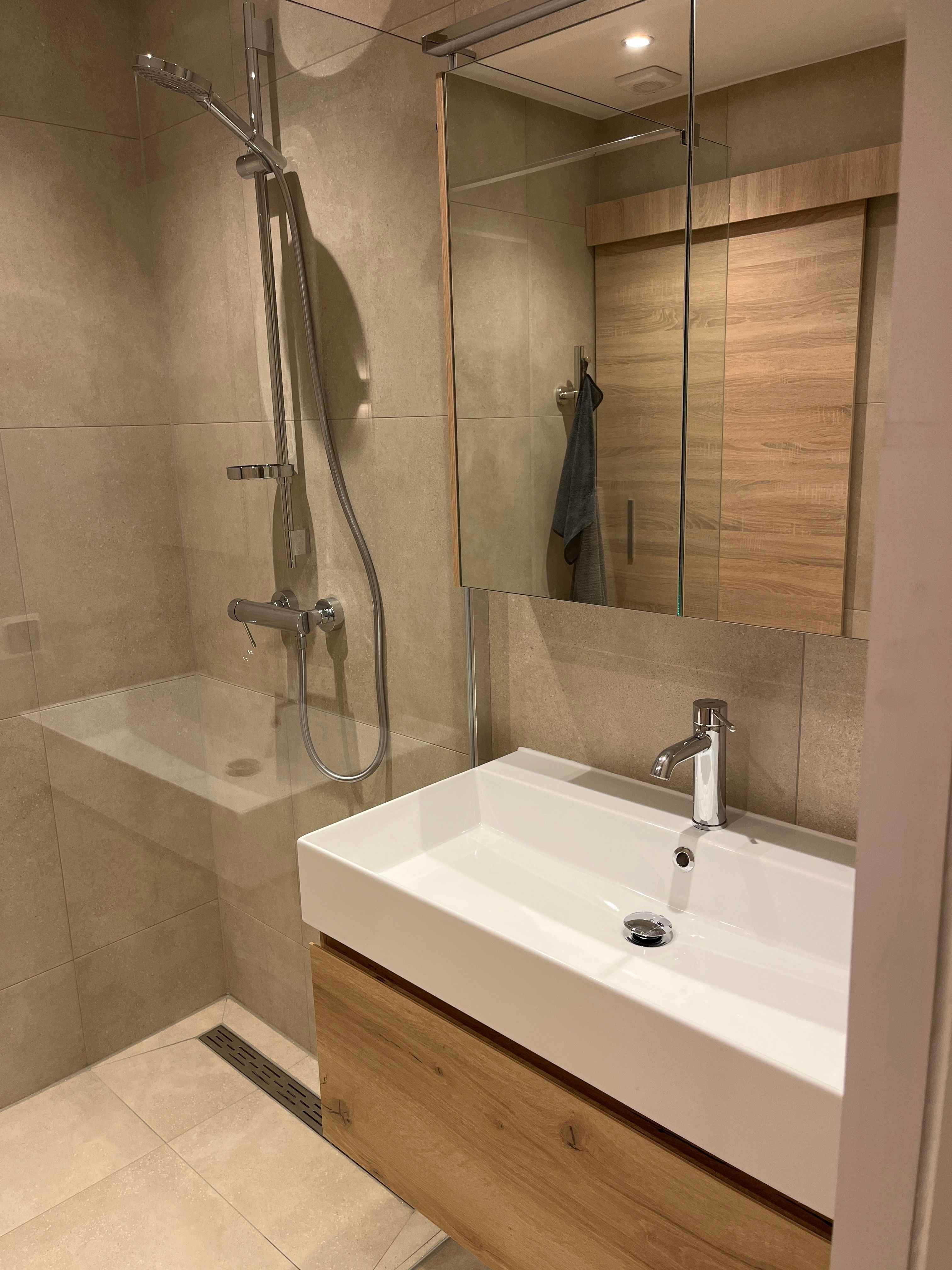 Hennie, Nieuwegein badkamer project